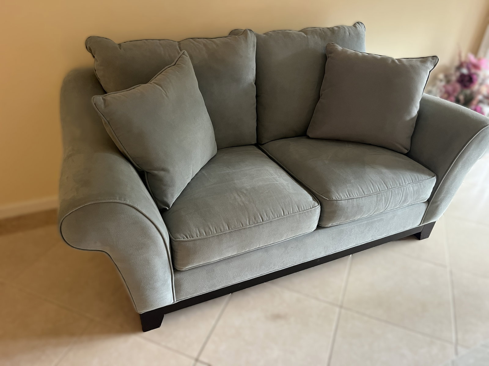 Silver-Gray Love Seat: Silver-Gray Love Seat