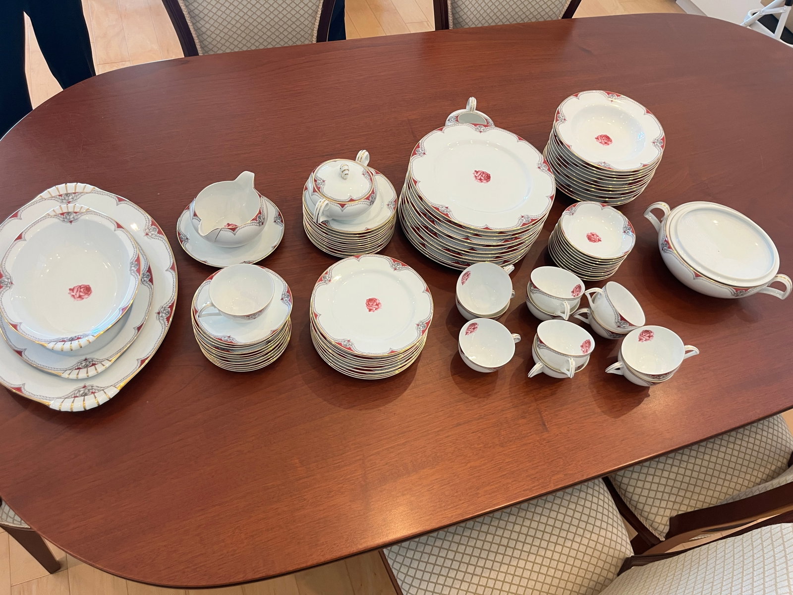 12pl. Set Narumi: 12pl. Set Narumi (minus 1 sm. Bowl, glued veg. bowl lid)