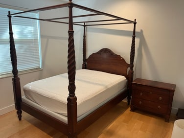 ETHAN ALLEN Queen-size British Classics Cherrywood Plantation Canopy Bed