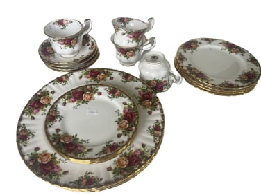 4 place Setting of Royal Albert 'Old Country Roses'