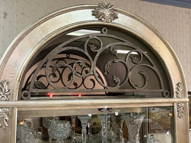 VTG Henredon Lighted Platium Finish Curio Cabinet