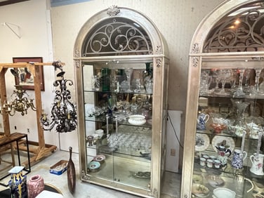 VTG Henredon Lighted Platium Finish Curio Cabinet