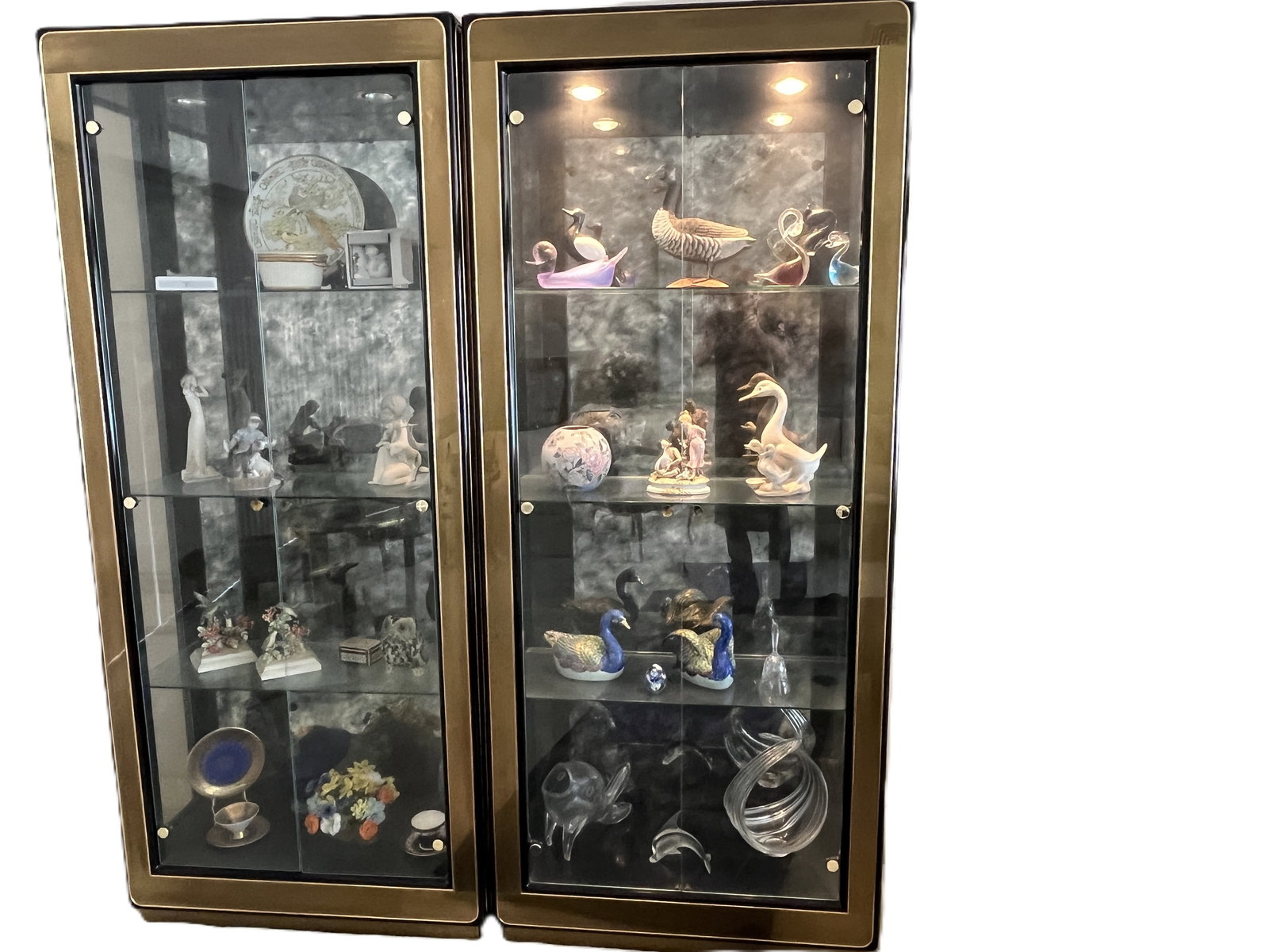 (1) VTG MCM Mastercraft Black Lacquered, Brass & Glass Vitrine: (1) VTG MCM Mastercraft Black Lacquered, Brass & Glass Vitrine 1970's