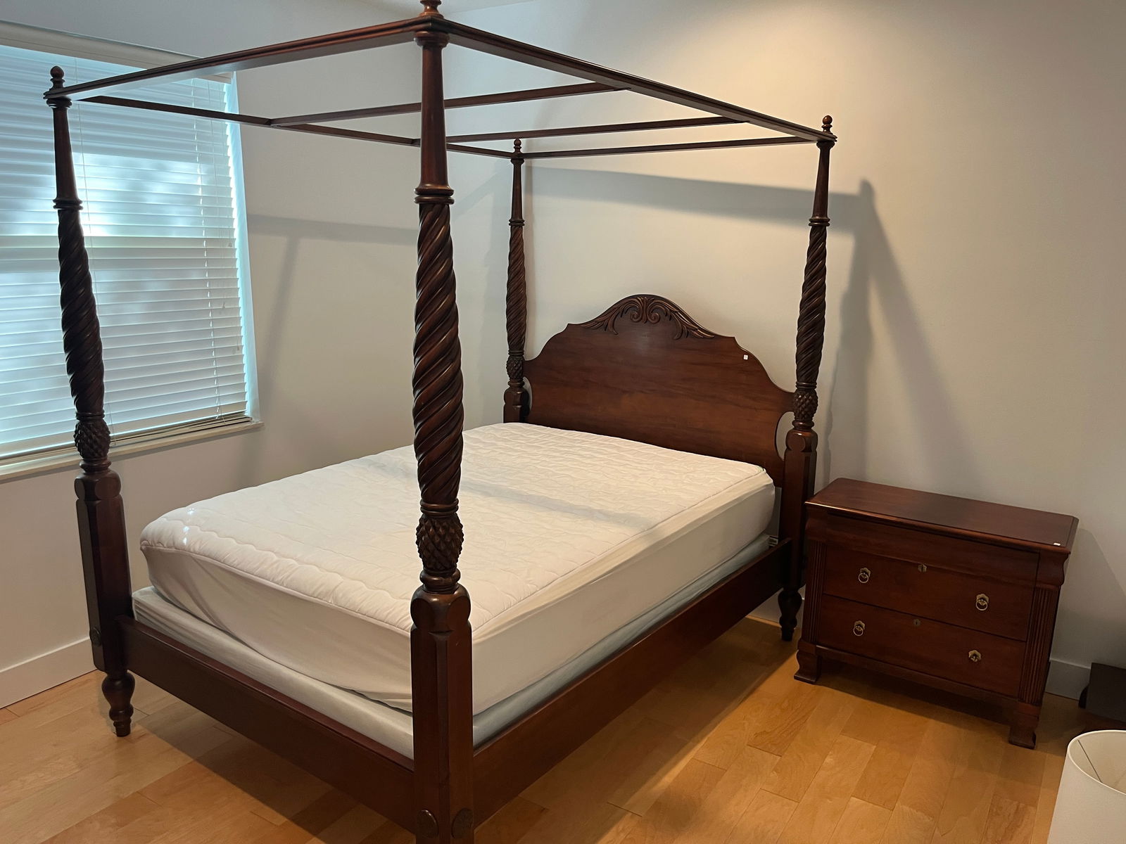 ETHAN ALLENEhtan Mahogany 4-Post Queen Canopy Bed or 4-Post Bed (1 of 6)