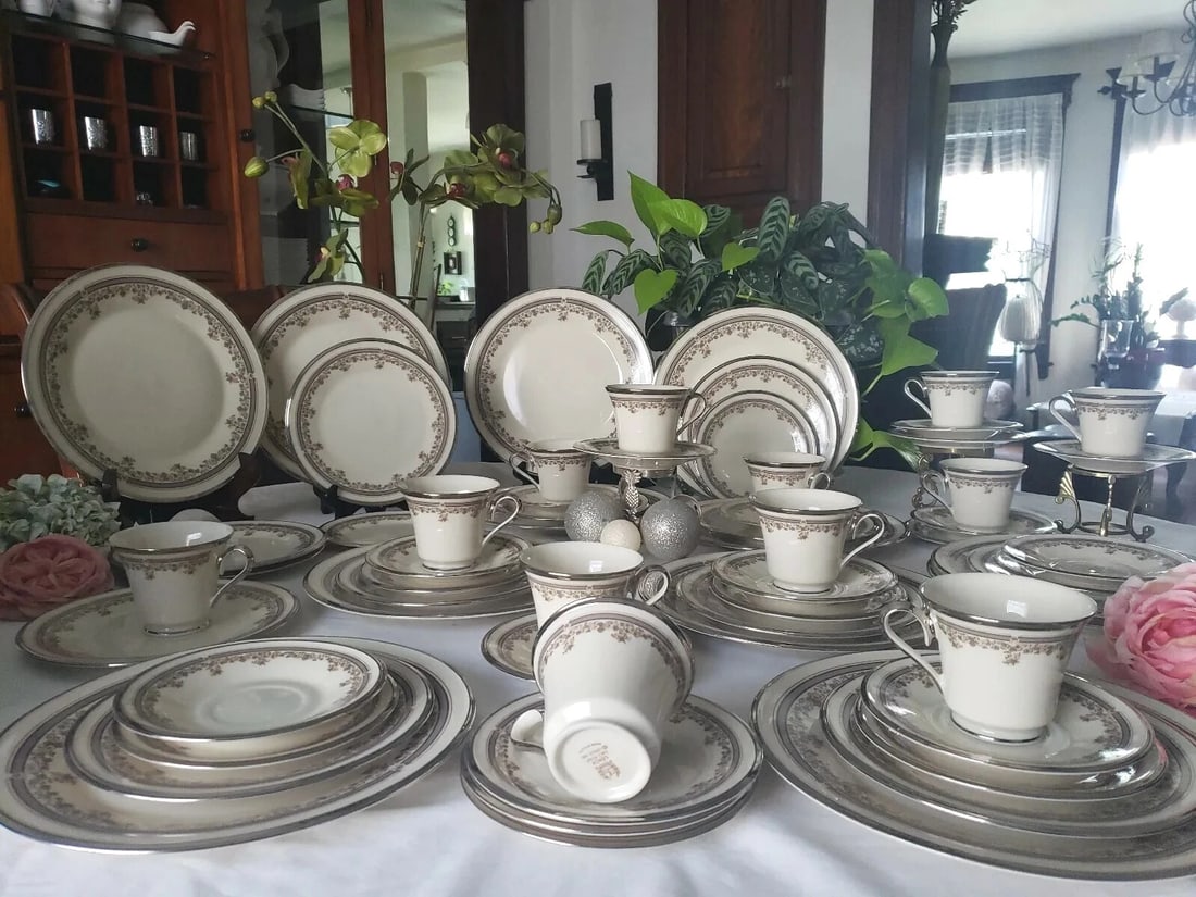12pl Set LENOX 'Lace Point' China (1 of 3)