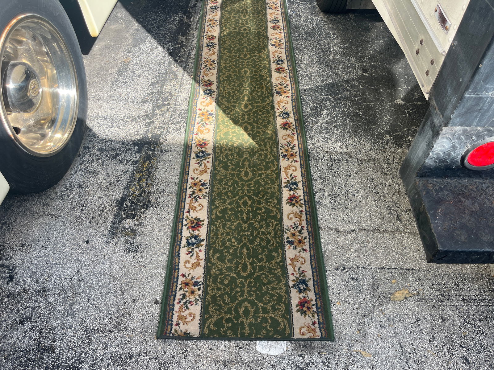 Green with Beige Area Rug Runner 10'x26": Green with Beige Area Rug Runner 10'x26"