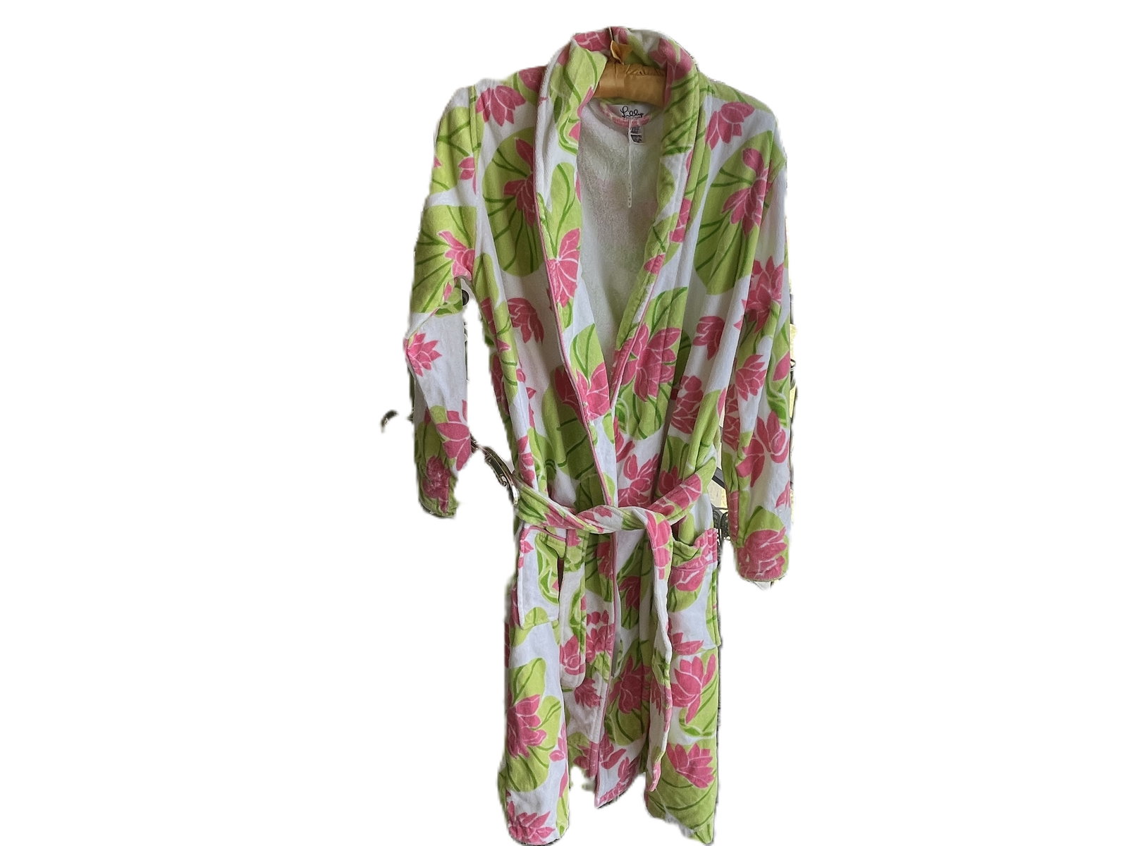 LILLY PULTIZER LANE: bright, tropical florals, white ground, and that classic “Palm Beach: LILLY PULTIZER LANE: bright, tropical florals, white ground, and that classic “Palm Beach after a shower” vibe.