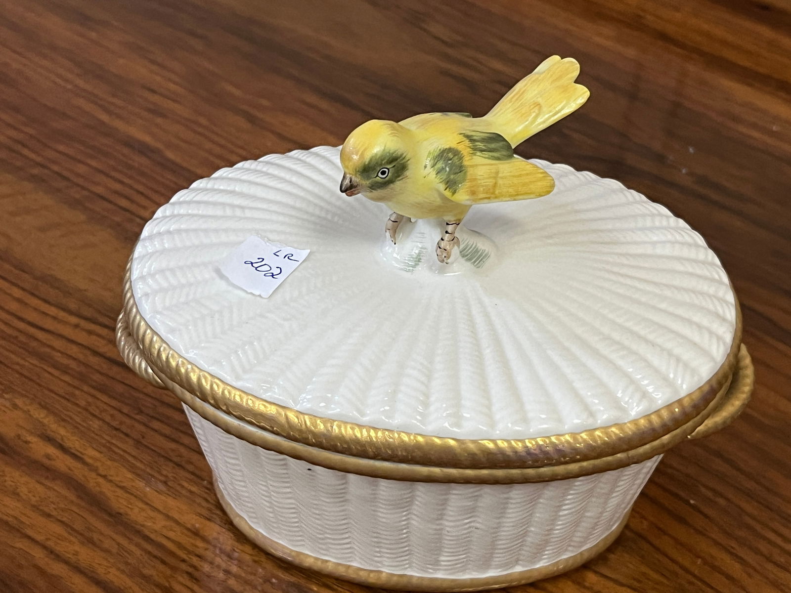 Mottahedeh Italian Ceramic Trinket Box with a Bird Finial, 6h x 7.5w x 5.5d: Mottahedeh Italian Ceramic Trinket Box with a Bird Finial, 6h x 7.5w x 5.5d