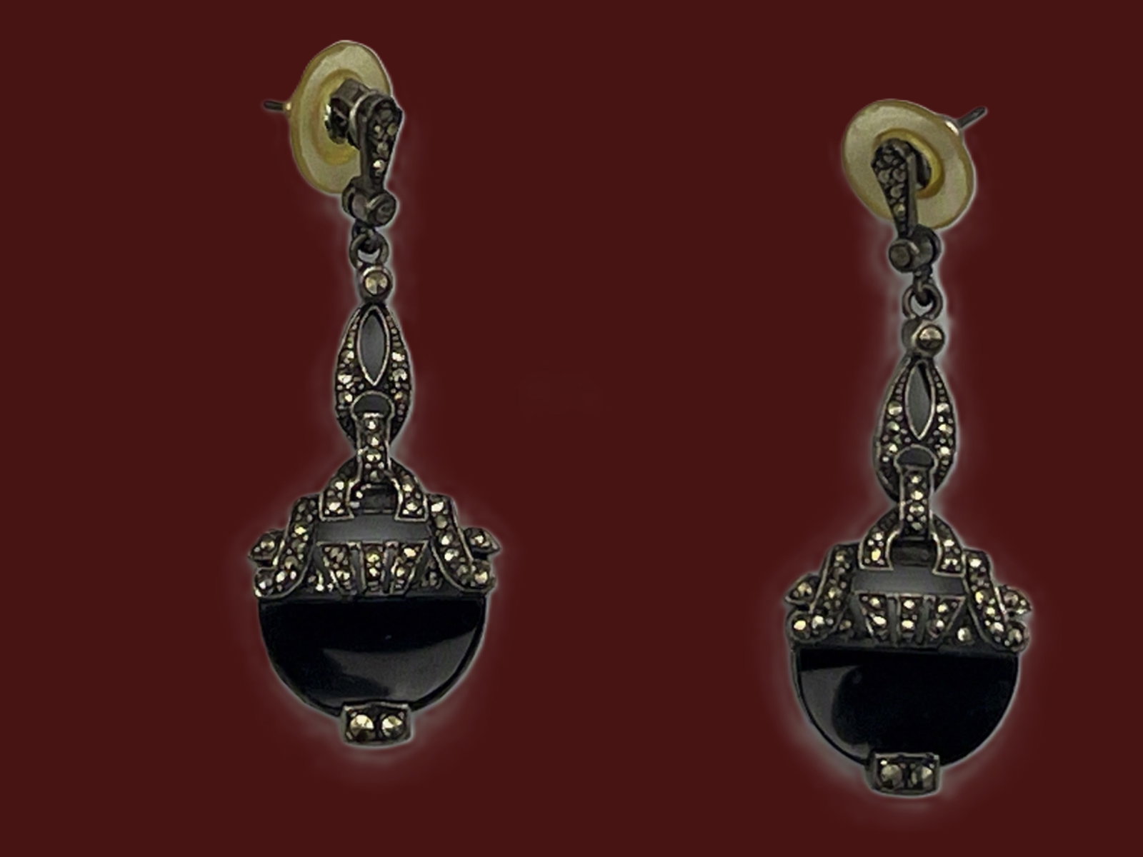 Vintage Art Deco Style Sterling Silver Marcasite & Onyx Drop Earrings: A striking pair of sterling silver drop earrings featuring polished black onyx semicircular panels framed by ornate marcasite?set silverwork. The upper section displays an elongated openwork motif wit