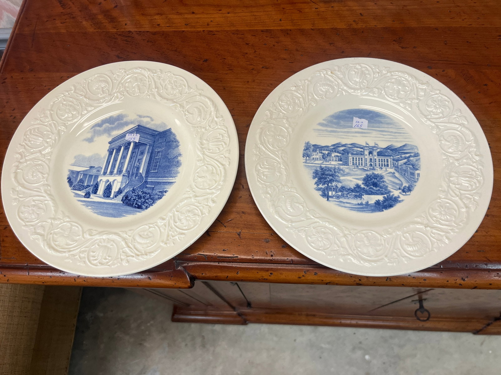 2-VTG Wedwood Plates 10.5" Plates (1 of 2)