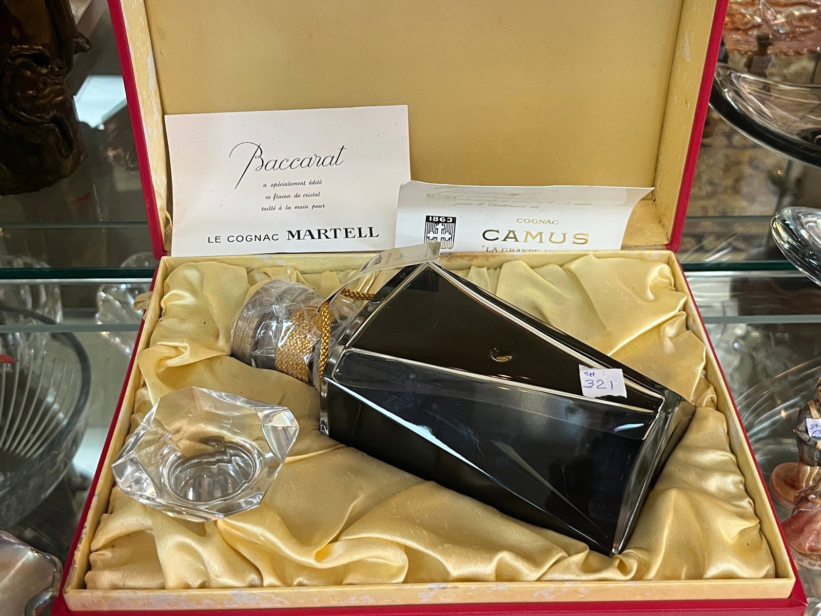 MARTELL CORDON BLEU BACCARAT Cognac Rare Version 0,76L Vintage 1970s Box Red: MARTELL CORDON BLEU BACCARAT Cognac Rare Version 0,76L Vintage 1970s Box Red