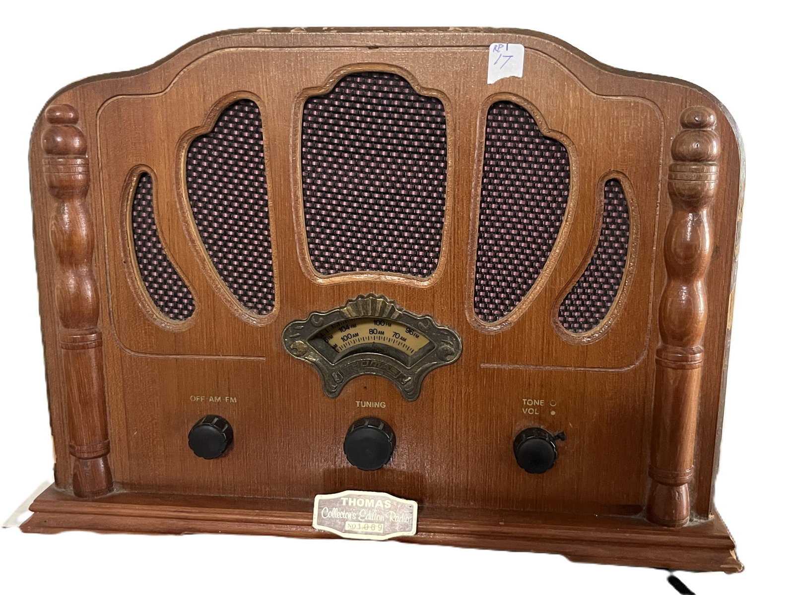Thomas Collector’s Edition Cathedral?Style Radio (1 of 2)