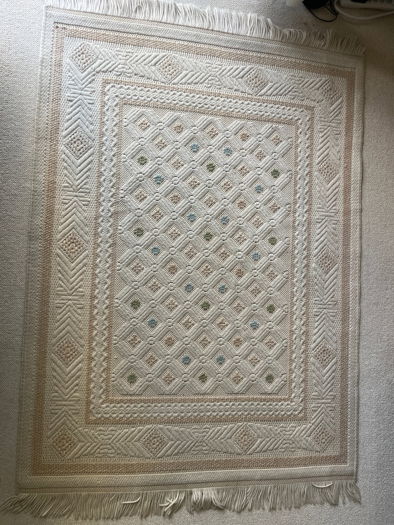 Creamy-Beige Area Rug with Spots of Green & Blue, 5'4"x47"