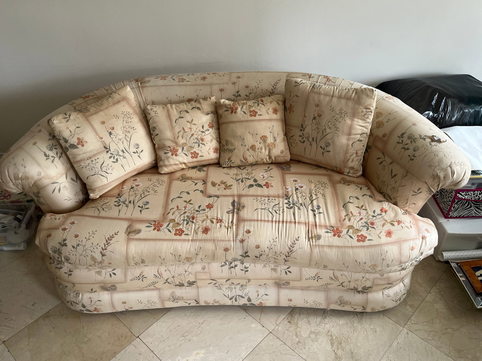 Vintage Curved Back Floral Upholstered Sofa with 4 Matching Pillows, 77"W (1 of 4)
