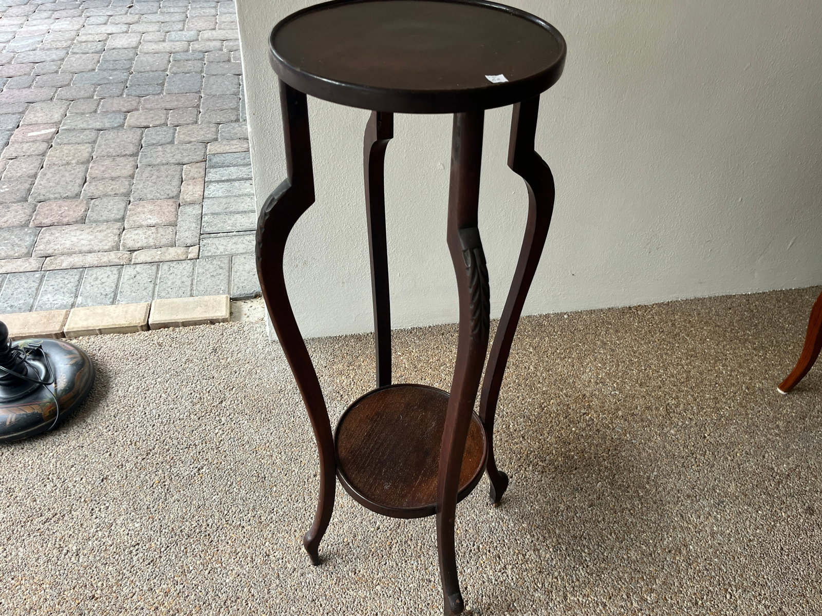 Vintage Queen Anne Style Mahogany Plant Stand / Fern Stand, 36.5"H x 12.5" Dia.: Elegant vintage Queen Anne style mahogany-finished plant stand or fern stand featuring a circular top supported by four gracefully curved cabriole legs with carved leaf accents. The stand includes a l
