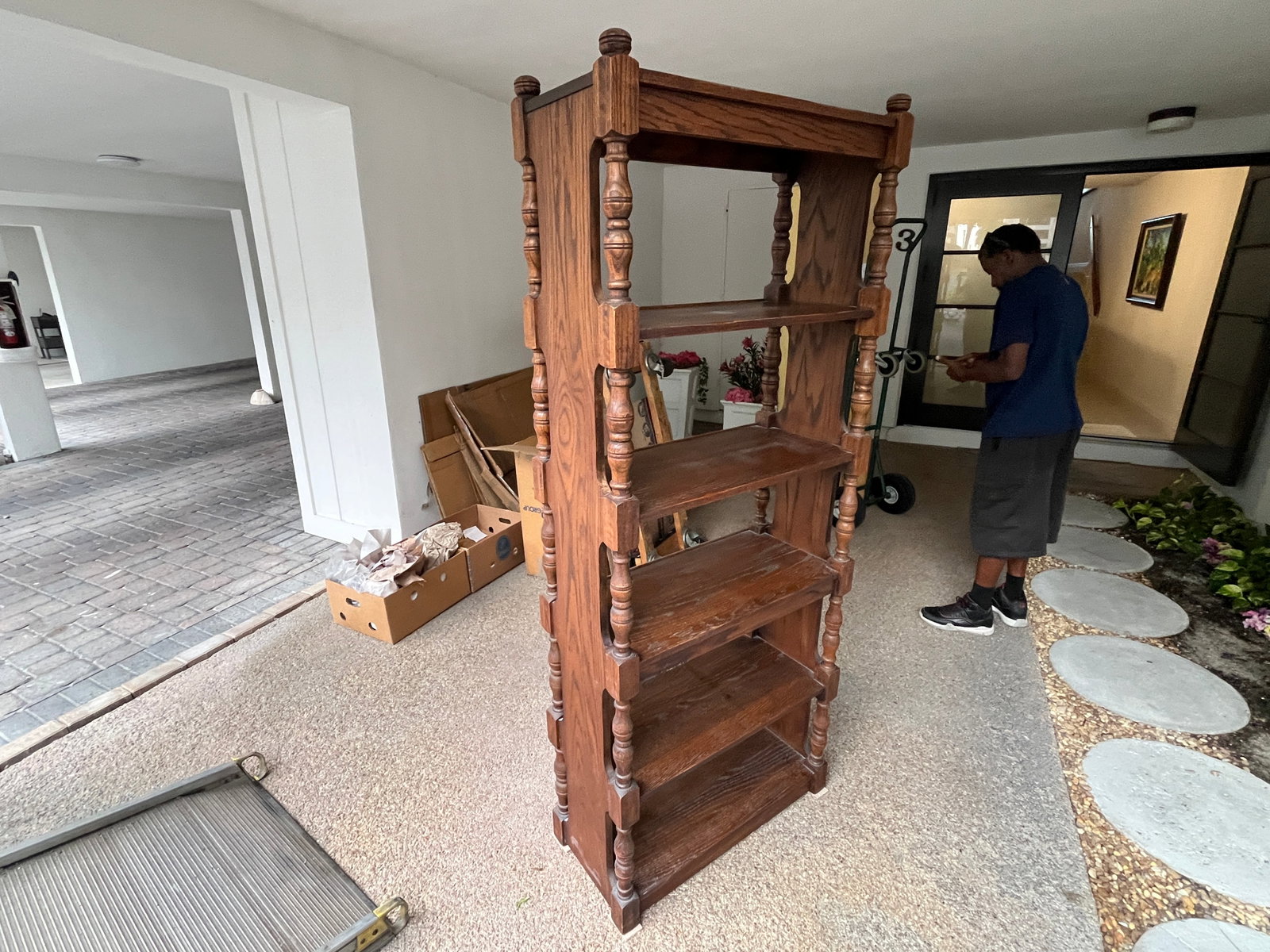 Vintage Solid Oak 5-Shelf Bookcase / Display Etagere with Turned Spindle Supports (1 of 2)