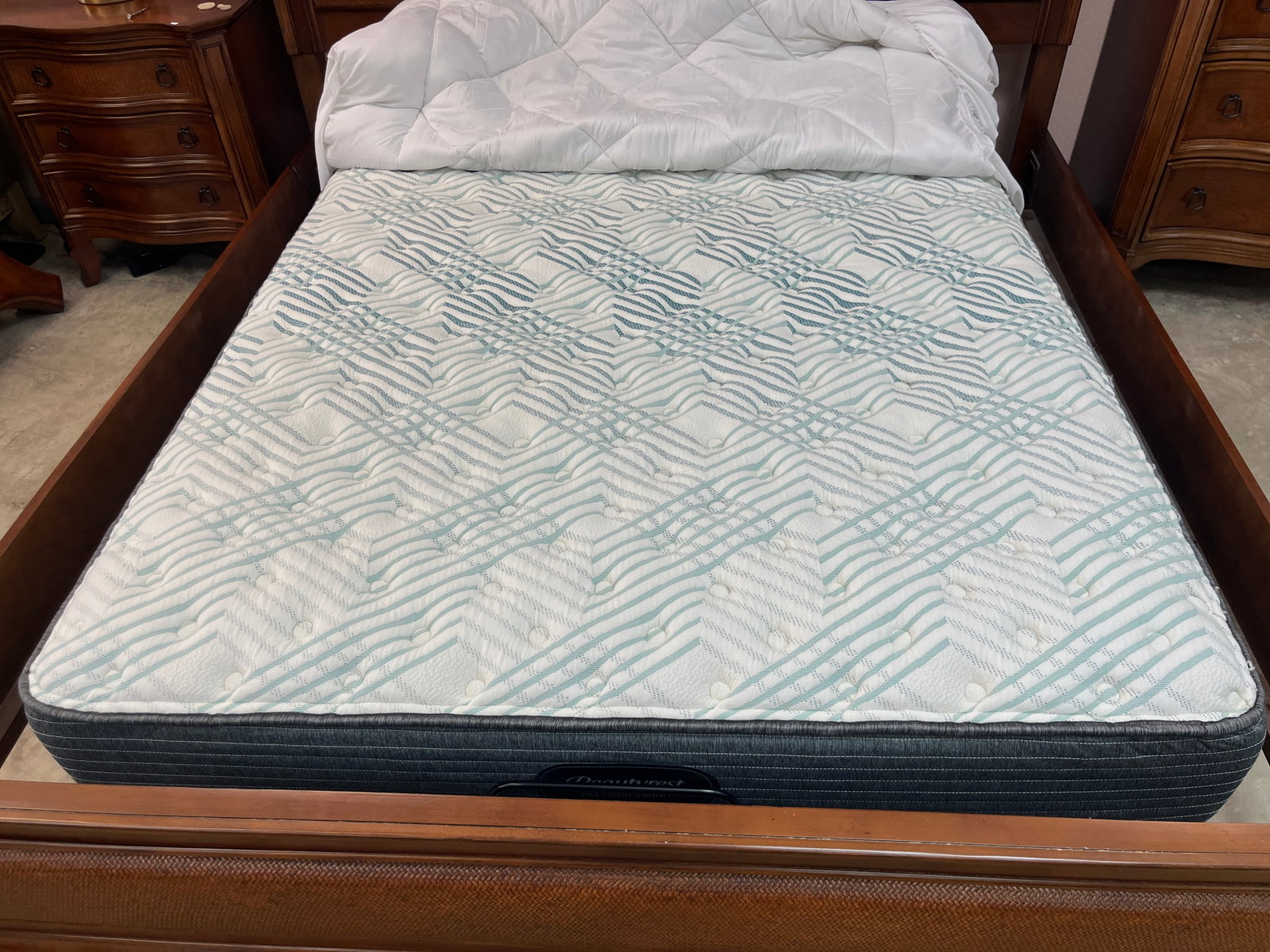 Beautyrest PressureSmart Adjustable Queen Bed with Sealy Frame Base (1 of 3)
