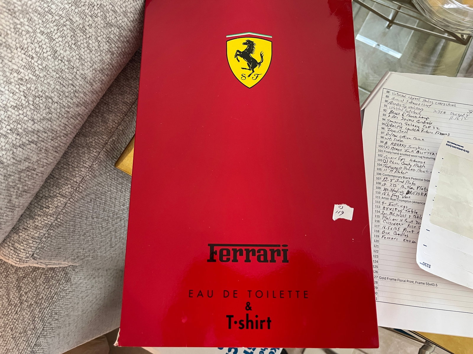 Ferrari Red Eau de Toilette & T-Shirt Gift Set. (1 of 2)