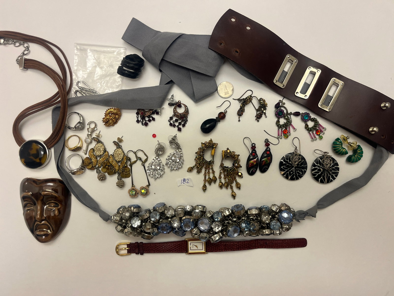 Bag Costume Jewelry (1 of 4)