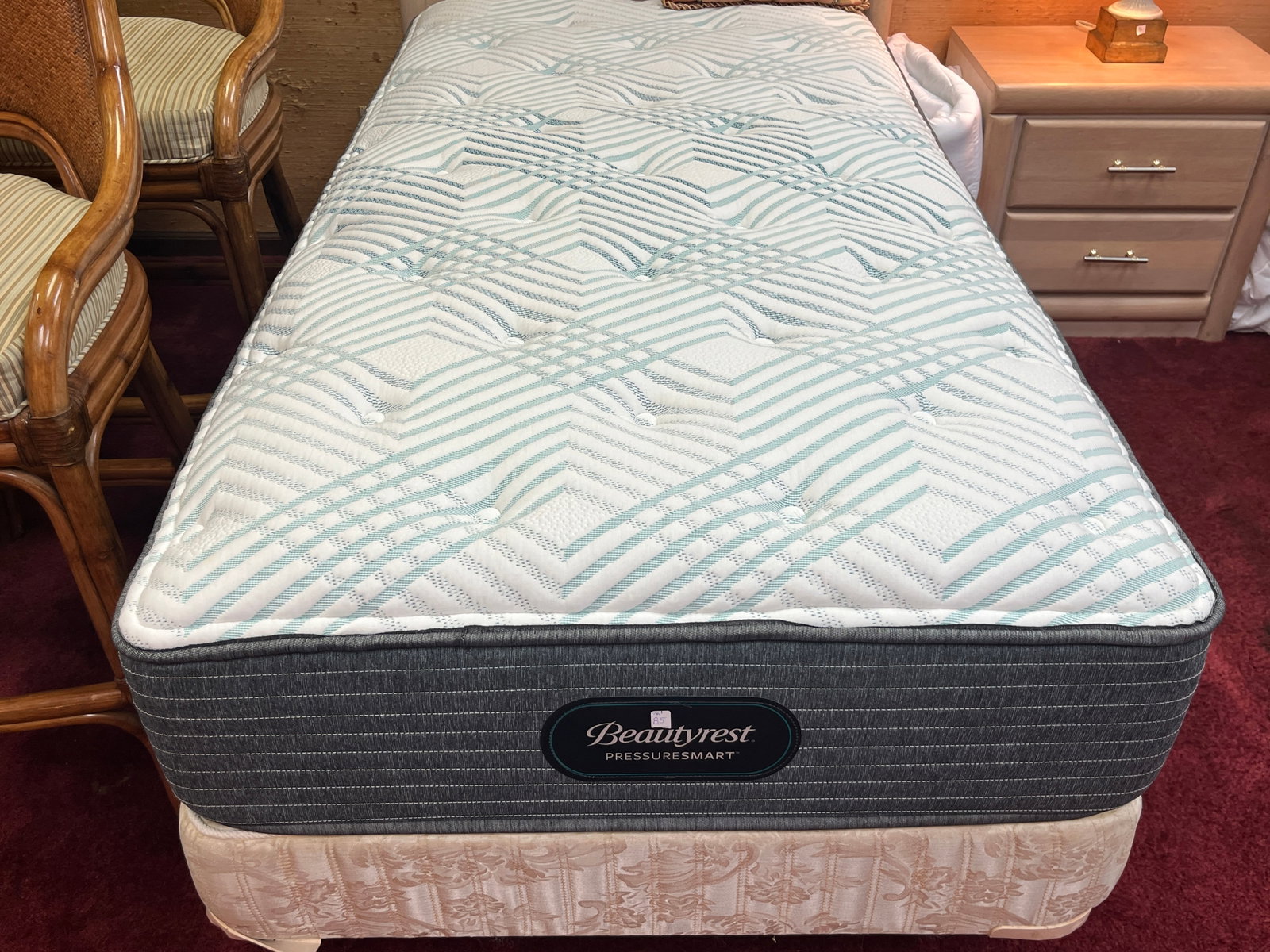Beautyrest PressureSmart Twin Mattress, Box Spring & Metal Bed Frame – Never Slept On (1 of 3)