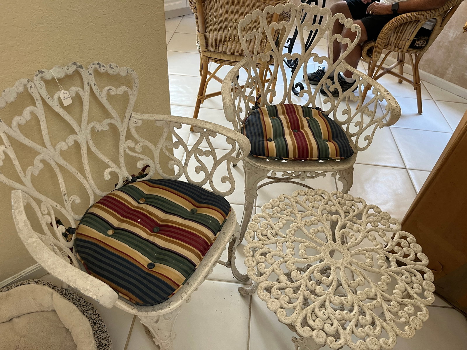 3-Pc Vintage Cast Aluminum Patio Set ? 2 Armchairs & Ornate Side Table (1 of 2)