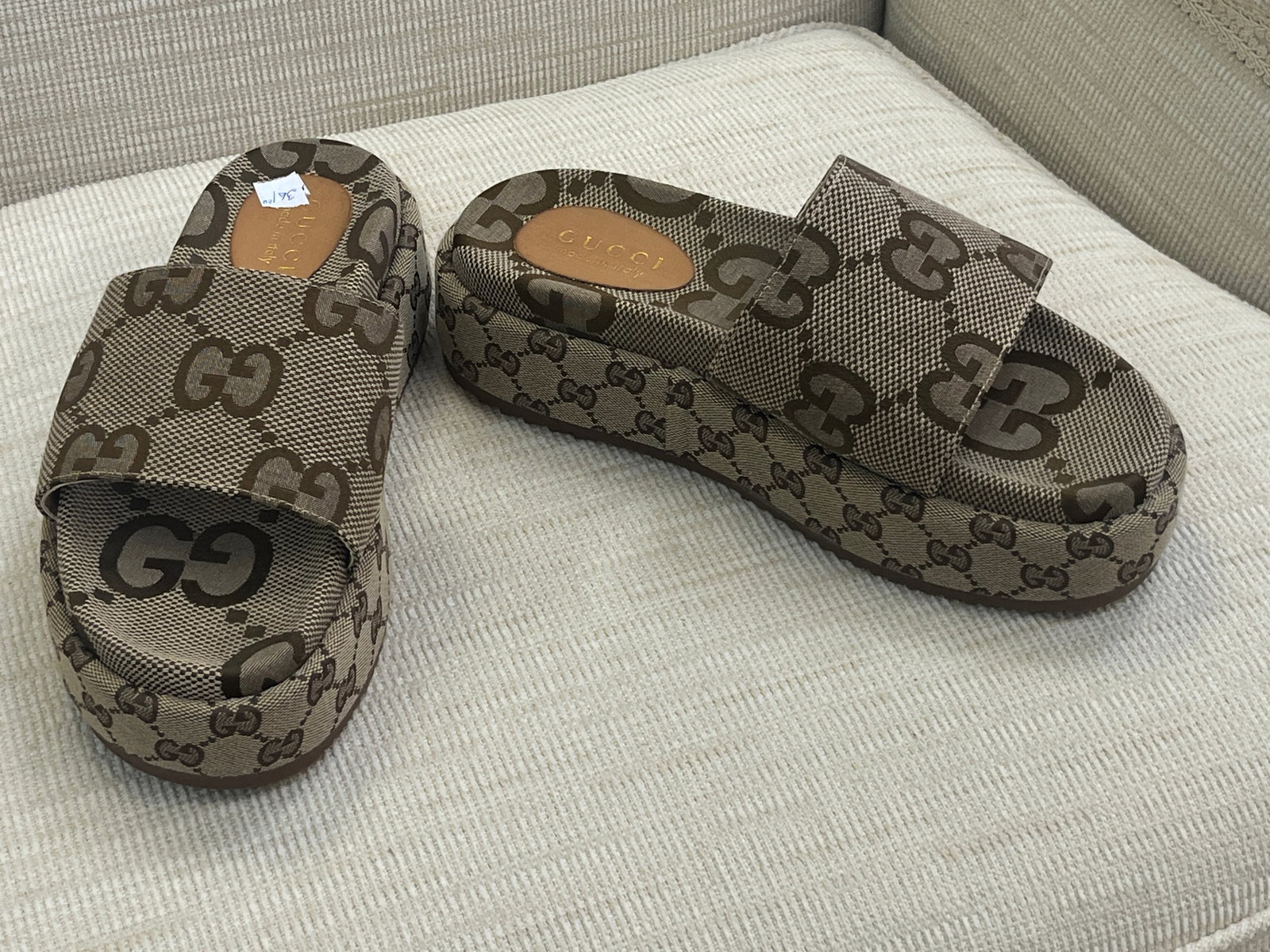 Gucci Slip-On Shoes ? Size 40: Designer Gucci slip-on shoes, European size 40. Classic easy-wear slip-on styling with Gucci designer appeal. An attractive pair for everyday or casual wear.