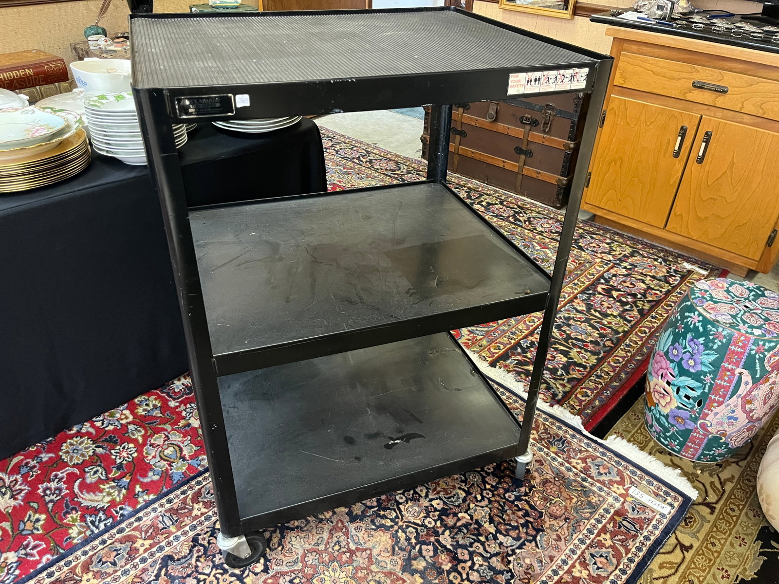 VTG PDX Mobile AV-Series Da-Lite Advance Rolling AV Media Cart ? 42" H x 25" W x 30" D (1 of 2)