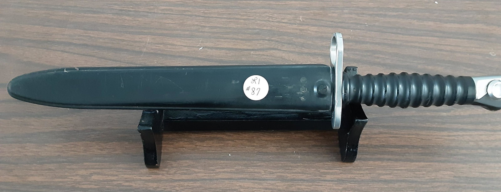Rare Israeli military bayonet: Rare Israeli military bayonet from the 1970s circa. Our opinion is that this bayonet is a hard to find submachine gun bayonet . One that is not often offered for sale. A great addition to your collect