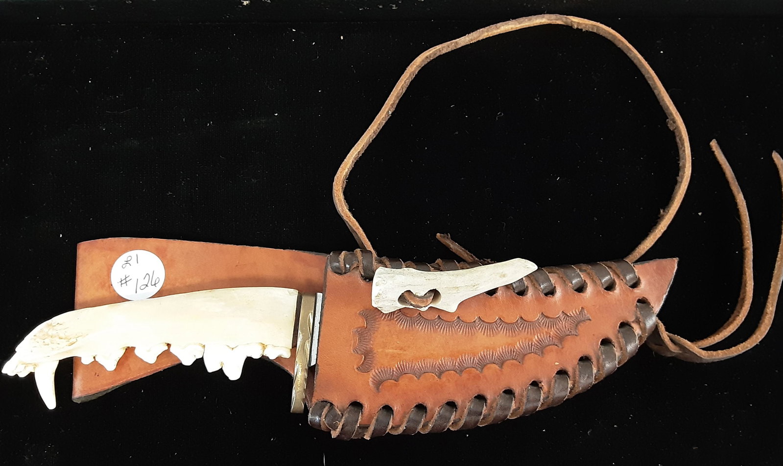 Outstanding custom made Native American knife: Outstanding custom made Native American knife. Featuring a coyote jawbone, a stunning blade comma and a very nice sheath. A one of a kind show piece to add to your collection.