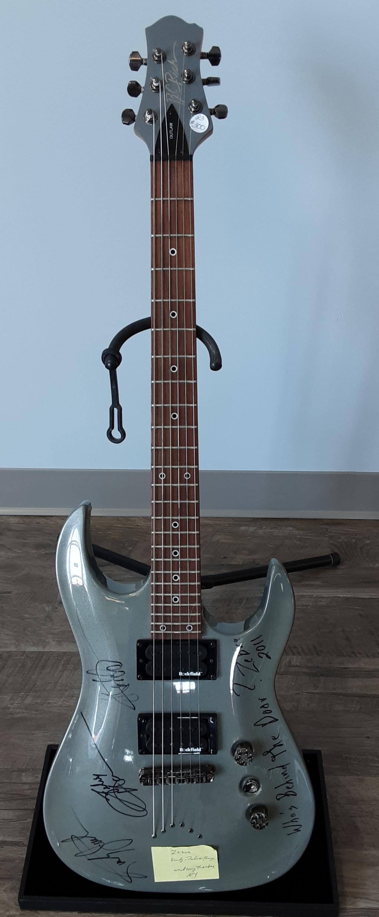 Electric guitar, autographed by the Zebra band, Randy: Outstanding BC Rich electric guitar, the Outlaw model. Hand signed and autographed by the Zebra band, Randy Jackson, Felix Hanerman and Guy Gelso. Who's behind the door?