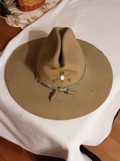 rare US 1870 campaign hat: this is a very nice 1870s US infantry campaign hat made by Stetson. A great hat and addition to your collection