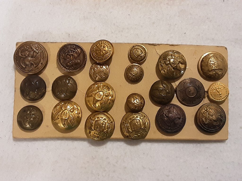 outstanding collection of civil war buttons Union/CS: you are bidding on the entire collection. You are bidding on 21 buttons including a rare CSN Confederate Navy button, a NC Confederate button, S C button, union buttons, and others. A great collection