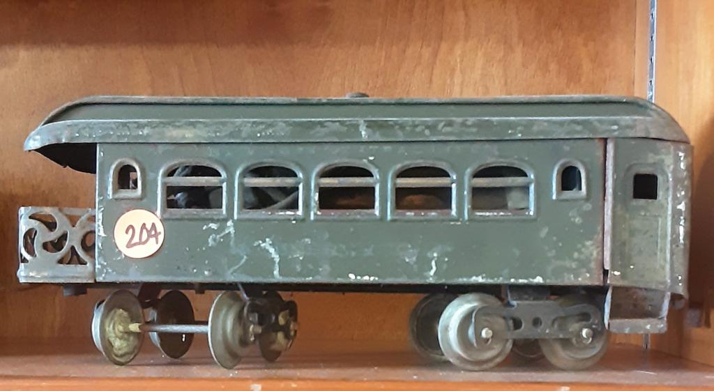LIONEL VINTAGE TRAIN You are bidding on a LIONEL: You are bidding on a LIONEL VINTAGE TRAIN... a great item to add to your collection!