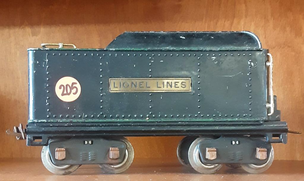 LIONEL LINES TRAIN You are bidding on a LIONEL LINES: You are bidding on a LIONEL LINES TRAIN.. a nice addition to your collection!