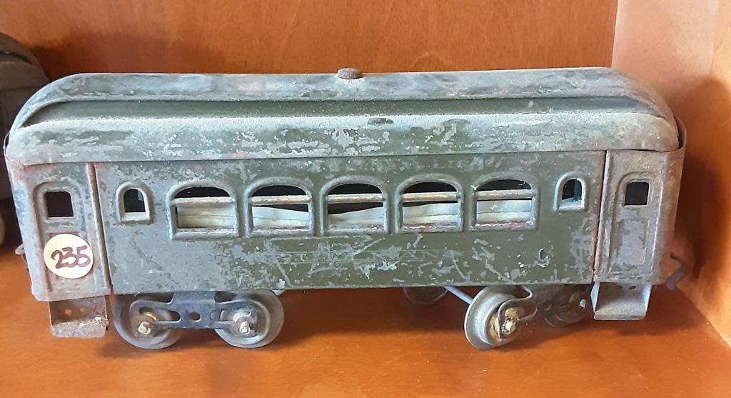 LIONEL VINTAGE TRAIN You are bidding on a LIONEL: You are bidding on a LIONEL VINTAGE TRAIN.... A great item to add to your collection!
