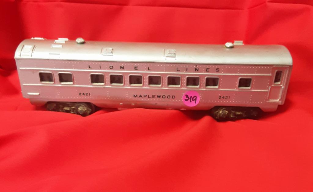 LIONEL LINES MAPLEWOOD 2421 TRAIN You are bidding on a: You are bidding on a LIONEL LINES MAPLEWOOD 2421 TRAIN.... A great item to add to your collection!
