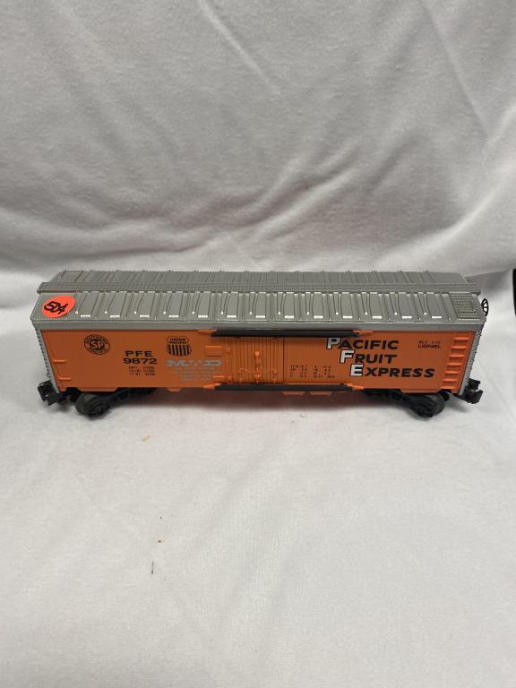 Lionel Pacific Fruit Express 9872 Box Car: Lionel Pacific Fruit Express 9872 Box Car