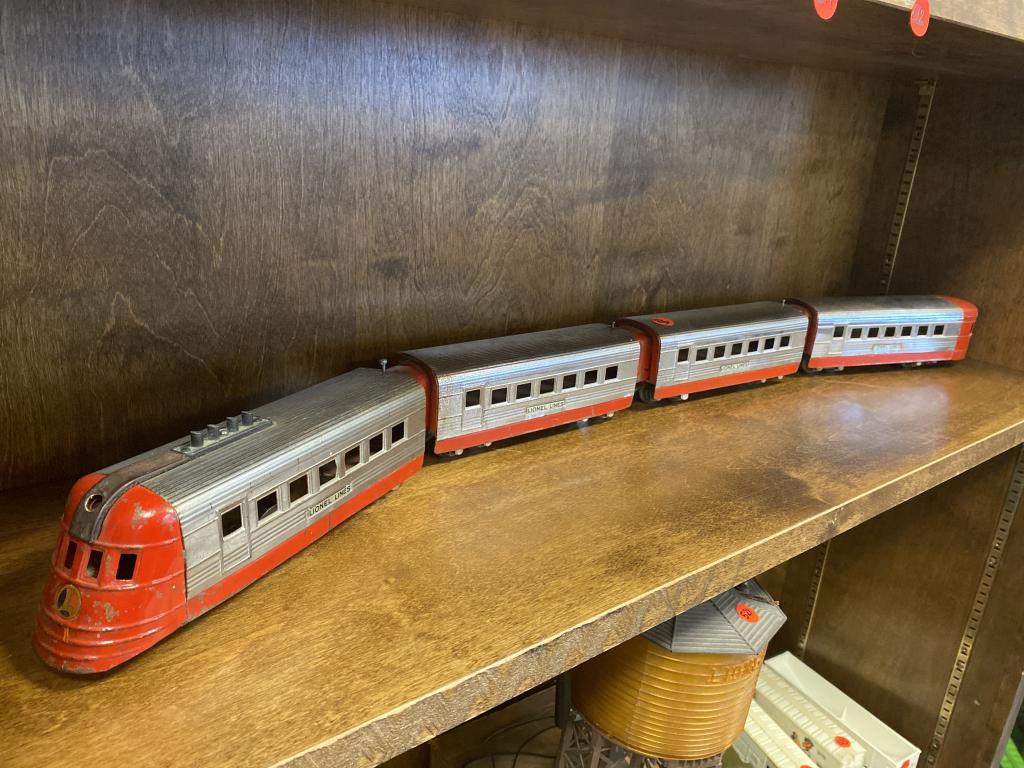 Lionel Lines   Lionel JR Engine and 3 Passenger Cars (1 of 6)