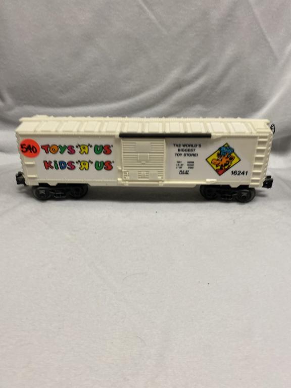 Lionel 16241 Toys R US Box Car: Lionel 16241 Toys R US Box Car
