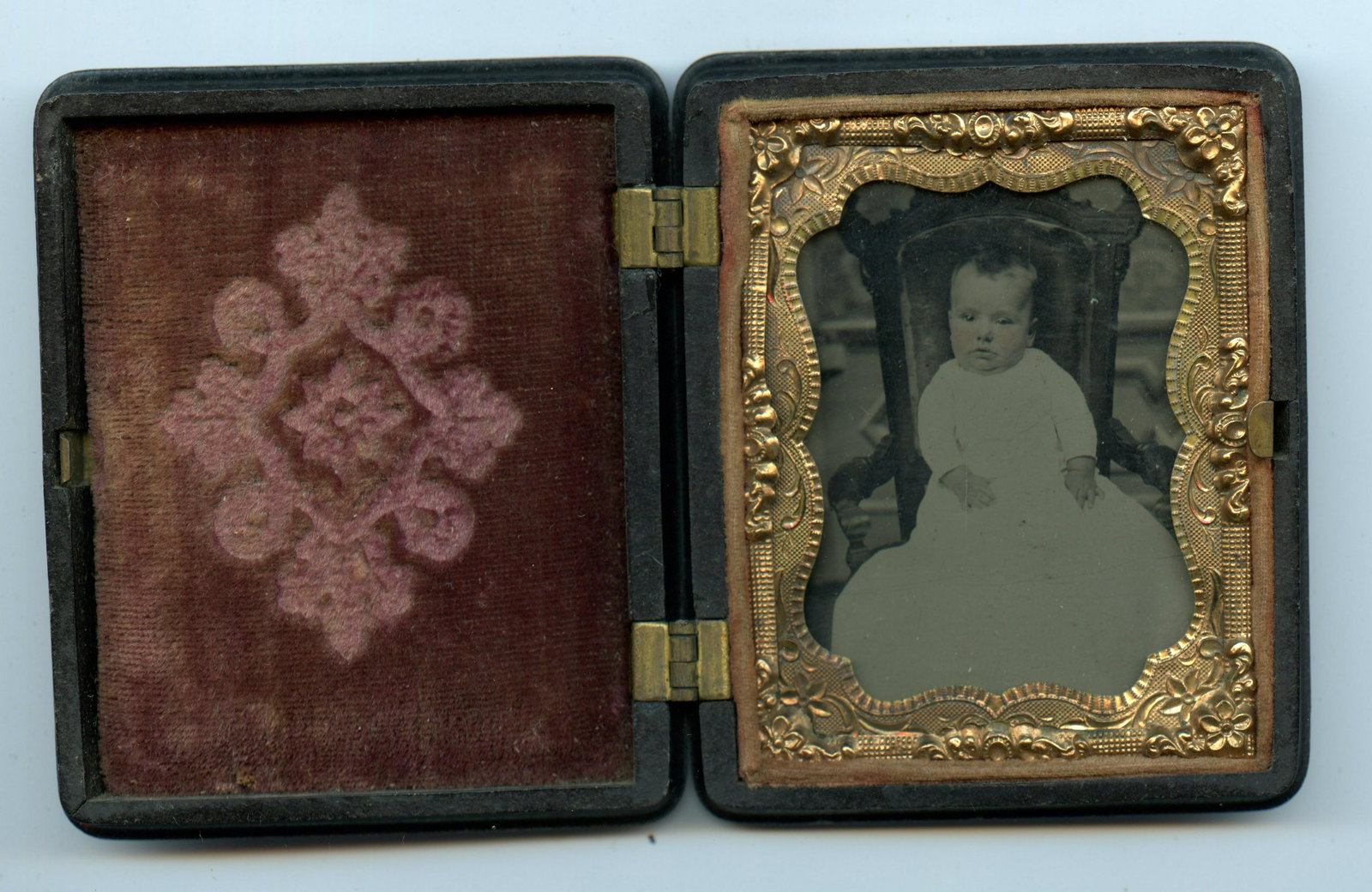 9th Plate Tintype- Cute Baby: Content and condition as shown. Housed in a nice thermoplastic case. [Antique Photography, Tintype, Ambrotype, Daguerreotype, Carte-de-Visite, CDV, Albumen]