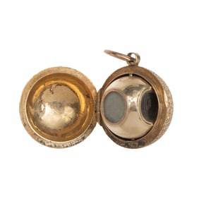 [EARLY PHOTOGRAPHY] Fine Gold Photo Orb Locket