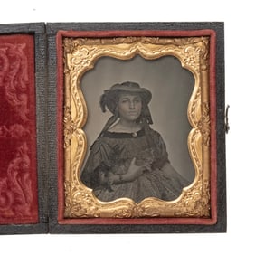 [EARLY PHOTOGRAPHY] Well-Dressed Woman w/ Kitten