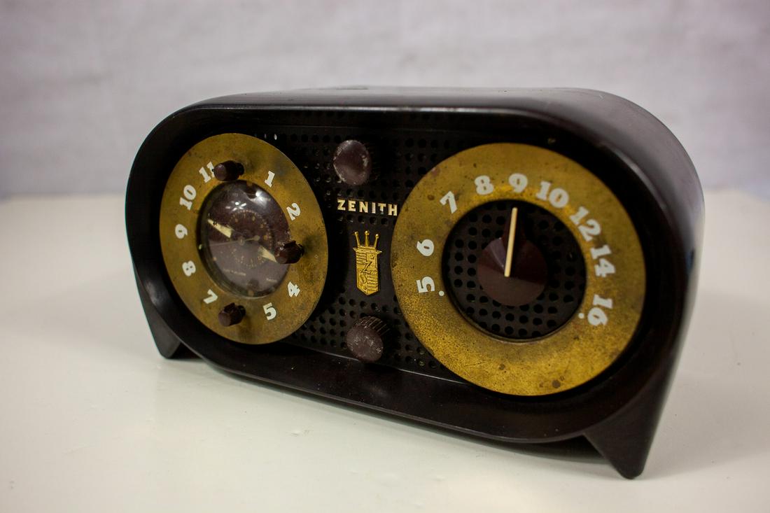 Zenith "The Owl" Radio G516: As Shown. All radios are untested and sold as-is