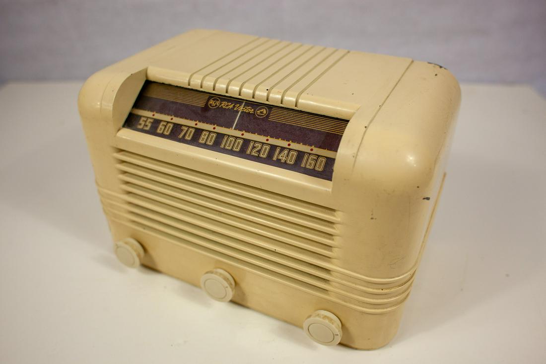 RCA Model 56X2 Bakelite Vintage Radio: For parts. All radios are untested and sold as-is
