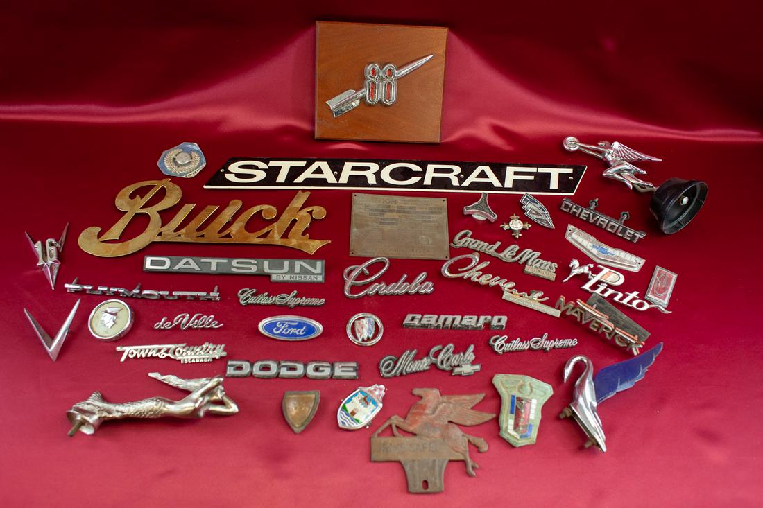Lot of Various Automotive Badges, Scripts and Hood (1 of 3)
