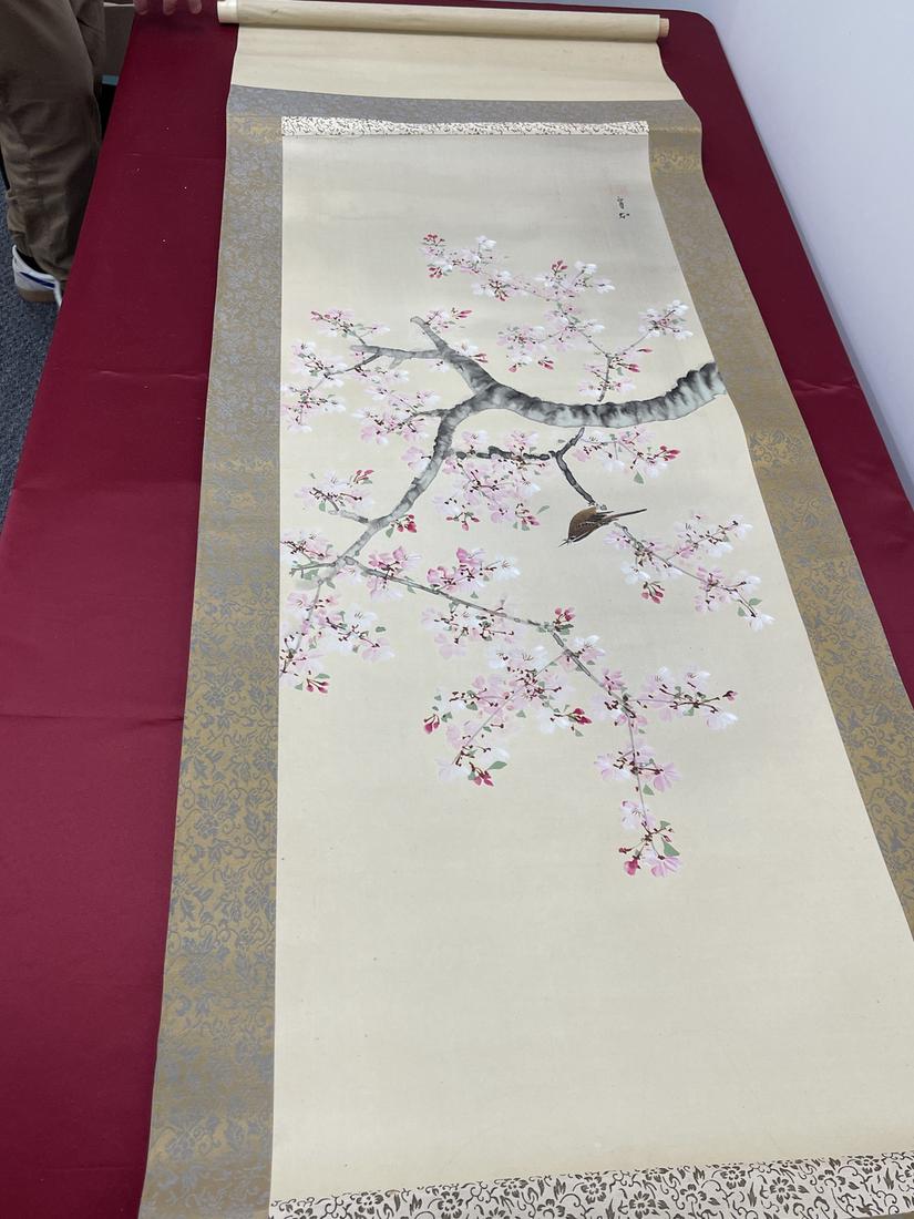 Vintage Chinese Silk Scroll Art (1 of 4)