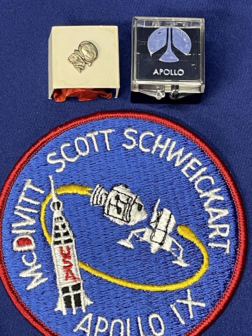 RARE 1968-72 NASA Snoopy Award Pin (1 of 2)