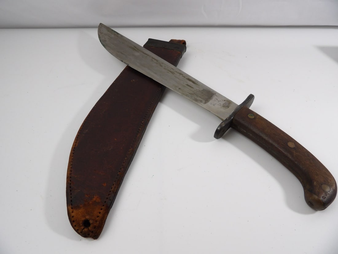 WWI WW1 M1909 Plumb Phila Bolo Fighting Knife: Dated 1917. With scabbard, Scabbard show signs of damage
