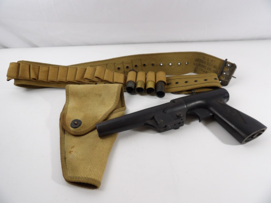 WW2 WWII US Navy MK 5 Signal Flare with Belt and Holster (1 of 11)