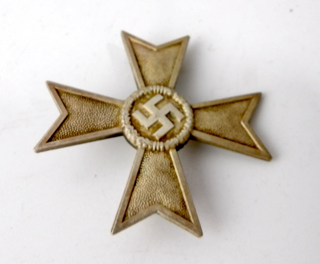 WW2 WWII German 1939 for war merit cross badge first class. (1 of 4)